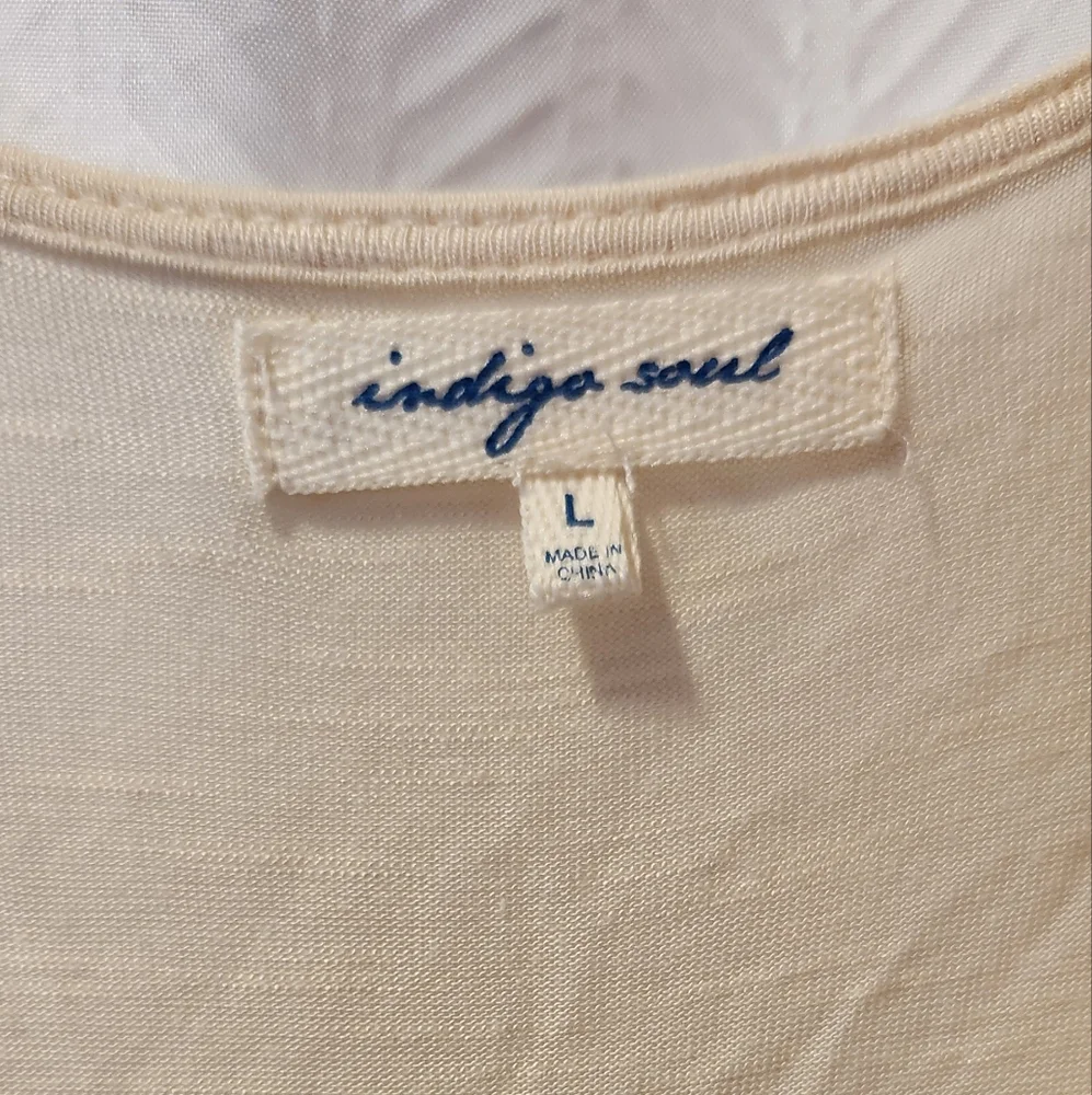 Indigo Soul Cream Lace Accent Tunic, Large - Picture 2 of 2